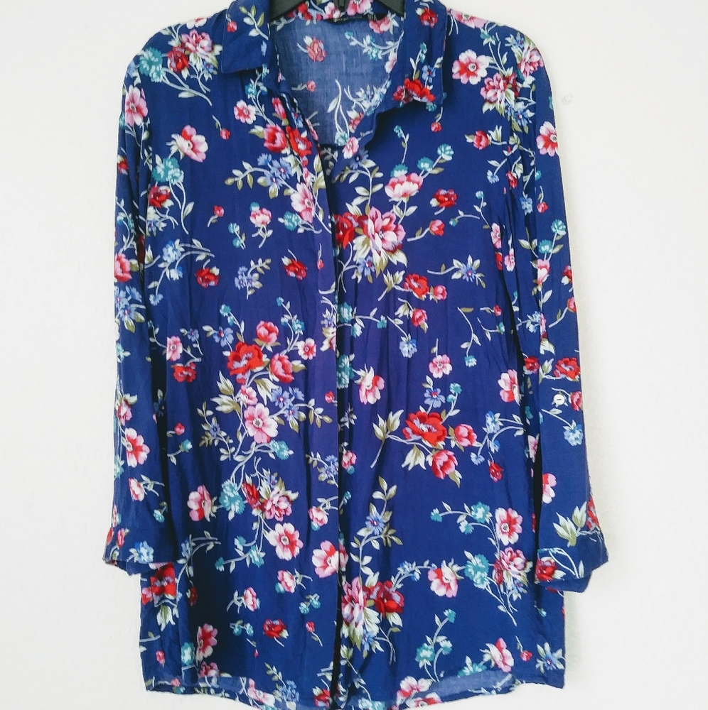 Stradivarius lightweight button up floral shirt s
